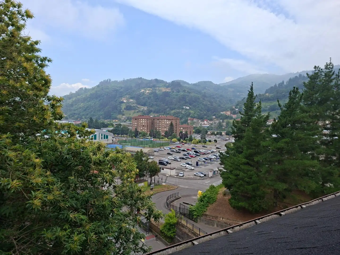 Vista exterior de Dúplex en venda en Mieres (Asturias) amb Calefacció, Parquet i Traster