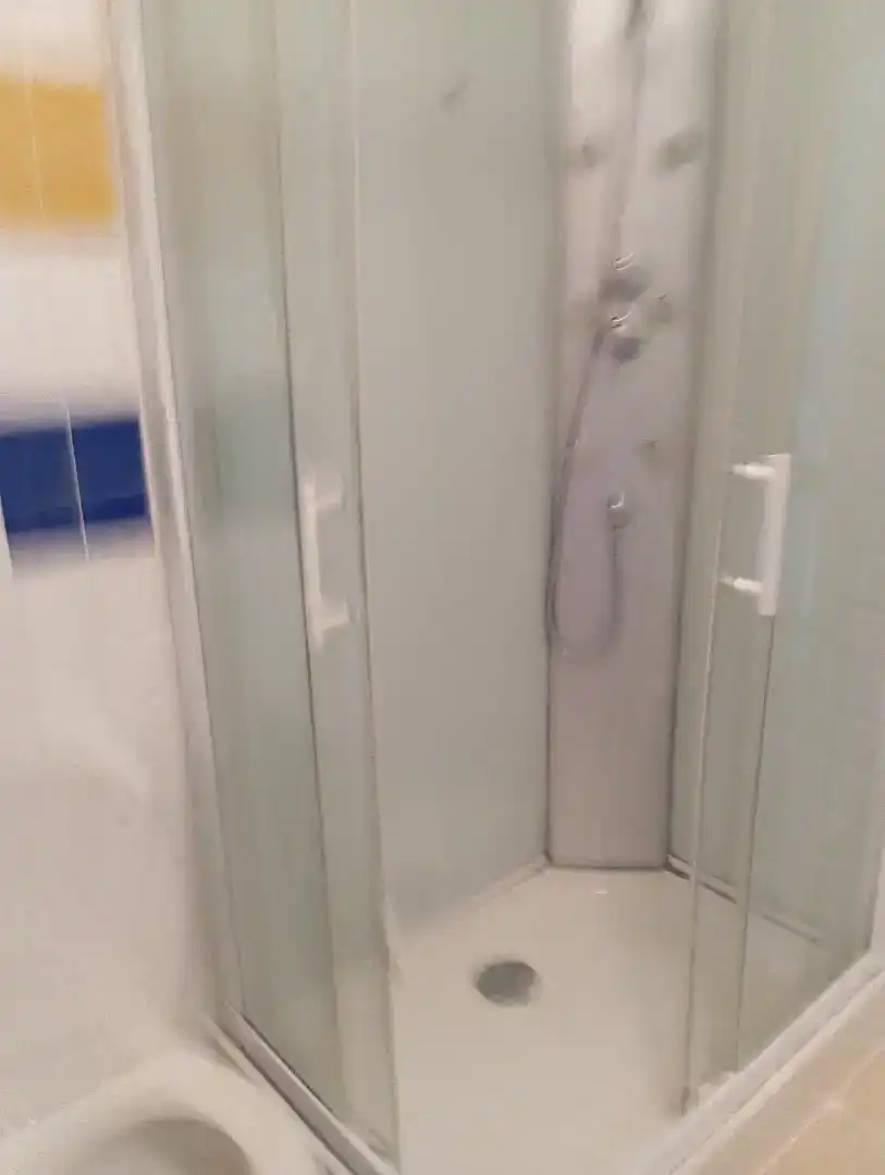 Badezimmer von Wohnungen zur Miete in Oliva mit Klimaanlage, Privatgarten und Möbliert