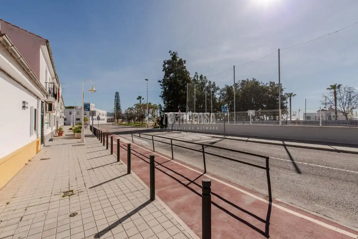 Vista exterior de Casa adosada en venda en Motril