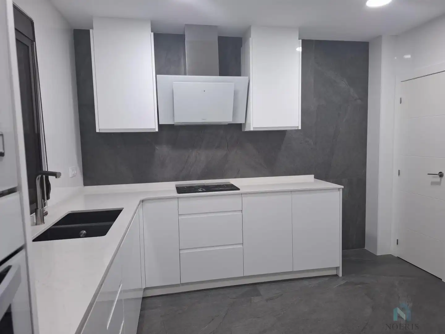 Kitchen of Houses for sale in Benetússer  with Air Conditioner, Terrace and Balcony