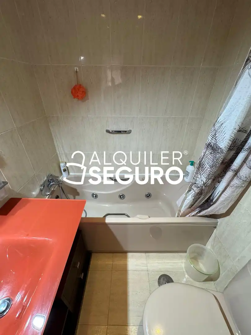 Bany de Pis de lloguer en Málaga amb Moblat