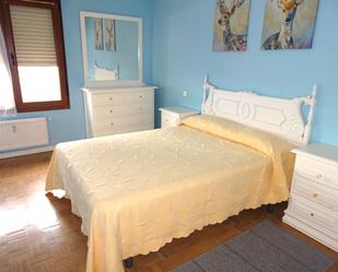 Bedroom of Flat to rent in Gijón   with Heating, Parquet flooring and Furnished