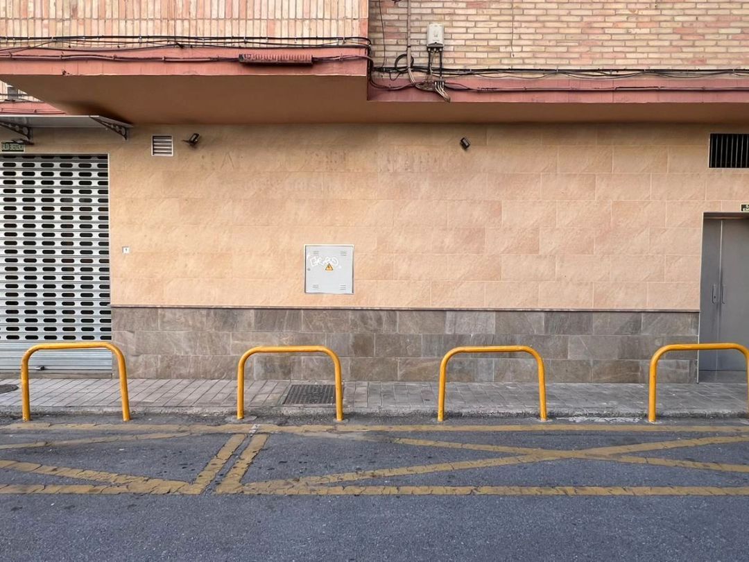 Parking of Premises for sale in  Granada Capital  with Air Conditioner, Heating and Internet