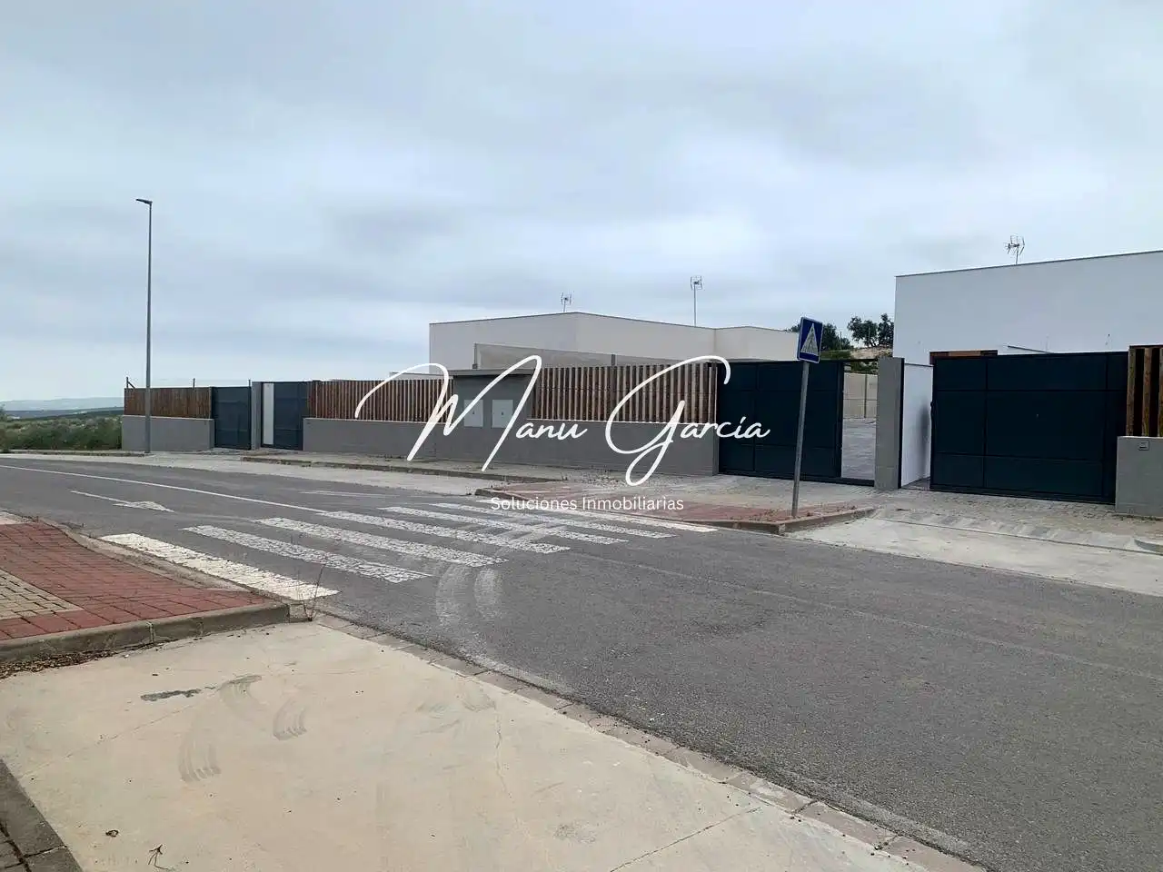 Vista exterior de Casa adosada en venta en Lucena con Aire acondicionado, Calefacción y Jardín privado