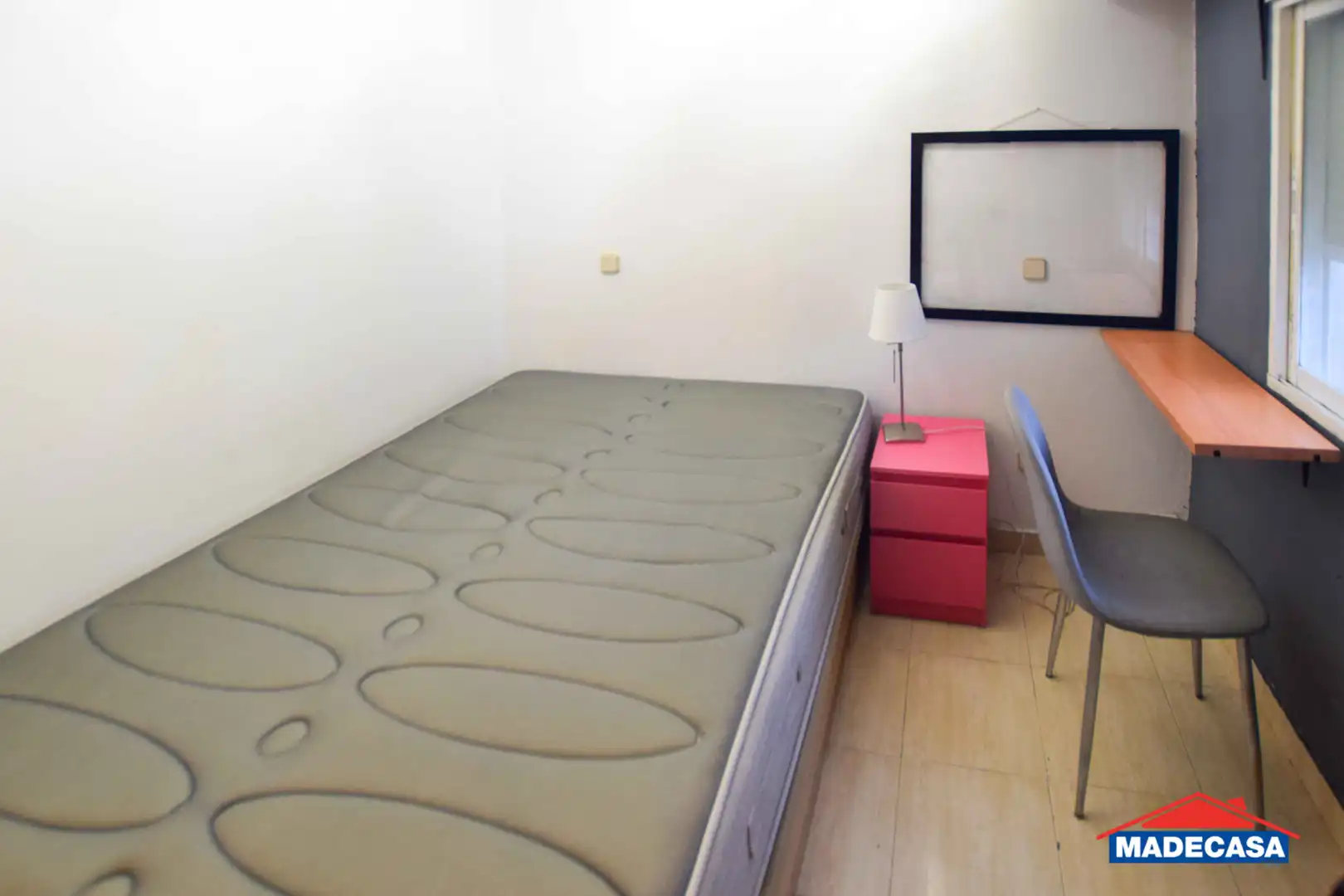Dormitori de Apartament en venda en Madrid amb Moblat, Rentadora i Microones