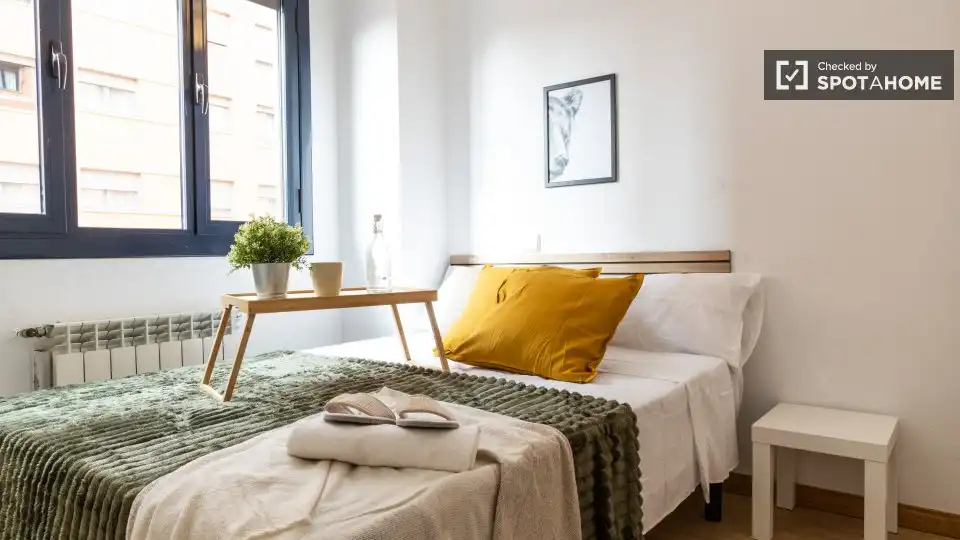 Habitación de Piso para compartir en Madrid con Aire acondicionado, Calefacción y Amueblado