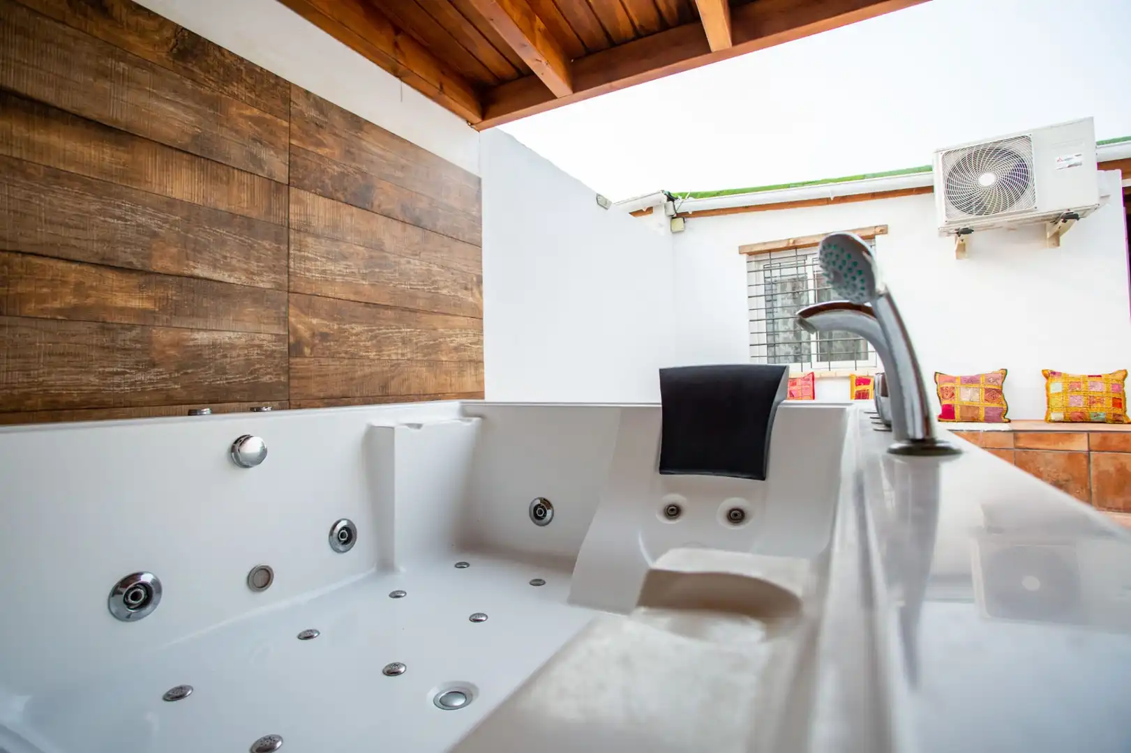 Bathroom of Apartments for rent in Chiclana de la Frontera  with Air Conditioner, Terrace and Swimming Pool