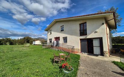 Vista exterior de Casa o xalet en venda en Merindad de Montija amb Calefacció, Jardí privat i Balcó