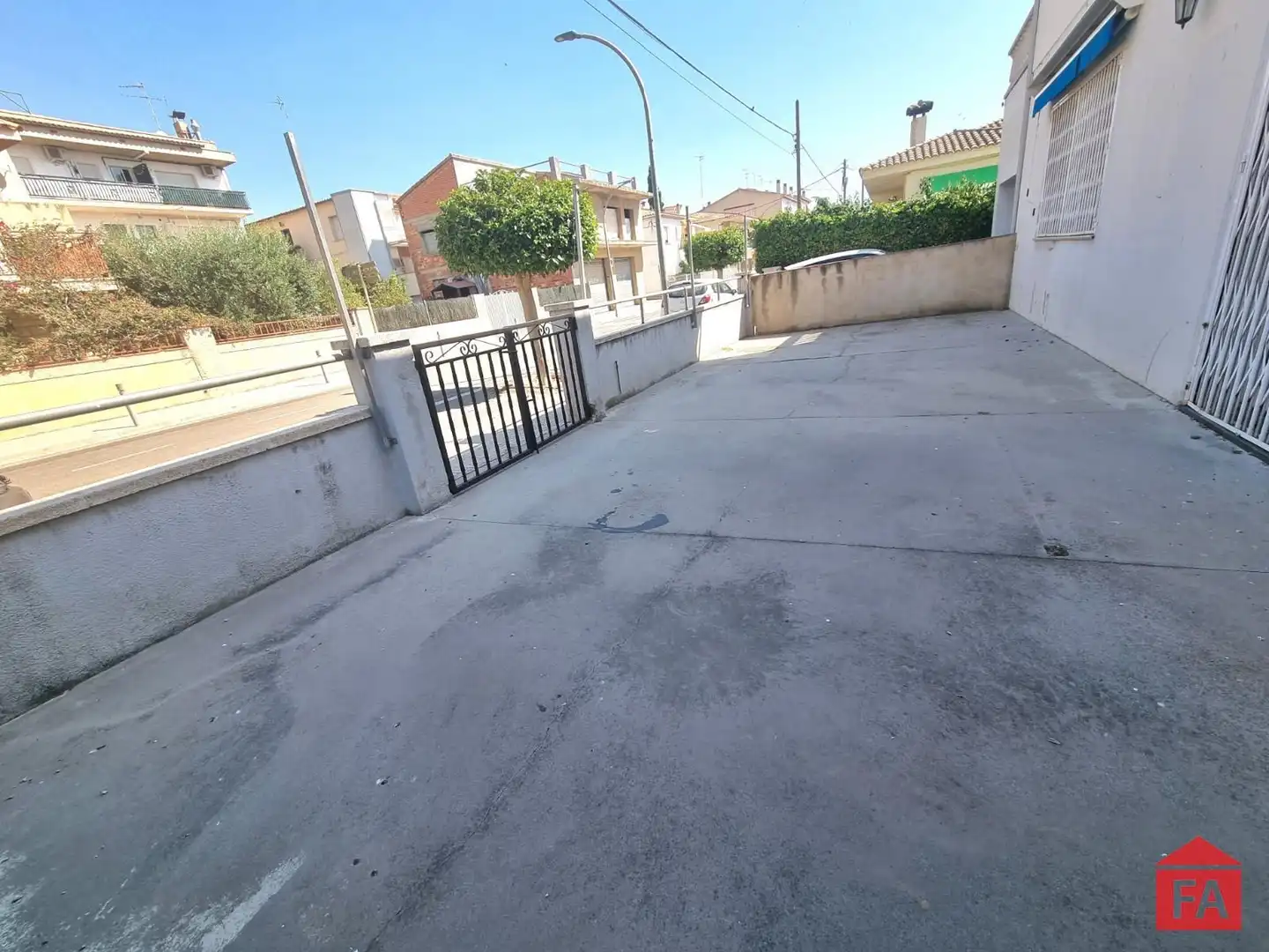 Aparcament de Local en venda en Banyeres del Penedès amb Terrassa