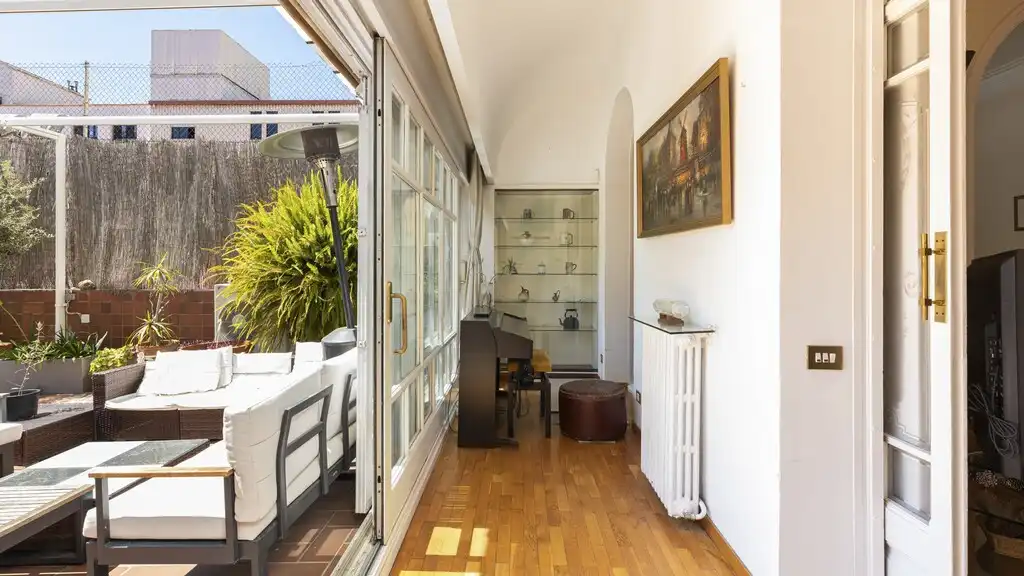 Wohnungen zum Verkauf in Barcelona mit Klimaanlage, Heizung und Terrasse