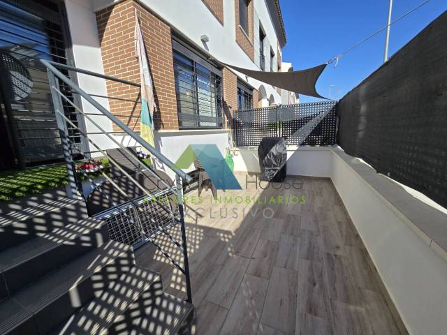 Casa adosada en Venta en Calle Ernesto Kusche en Churriana - El Pizarrillo - La Noria-Guadalsol