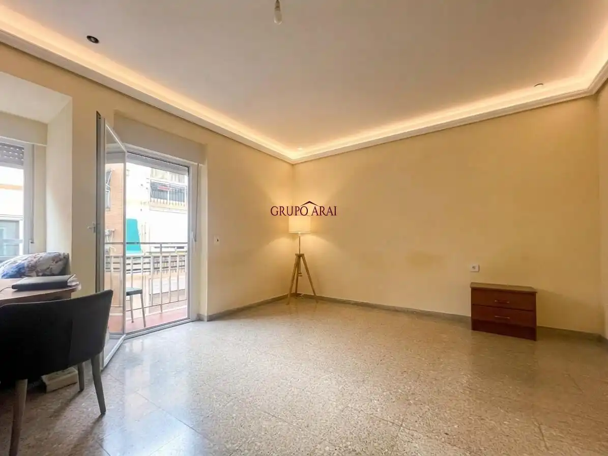 Sala de estar de Piso en venta en Alicante / Alacant con Balcón y Alarma