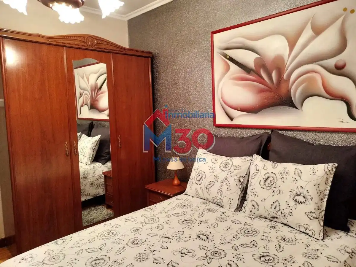 Dormitori de Apartament en venda en Miranda de Ebro amb Calefacció, Parquet i Moblat