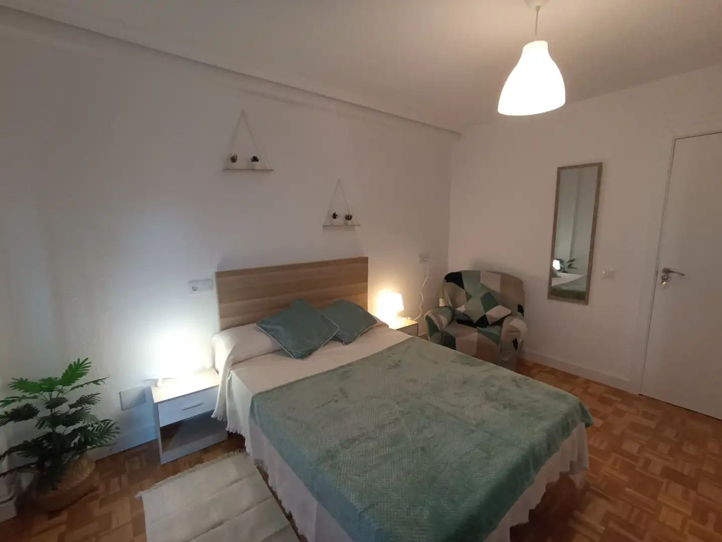 Room in Calle Hornos Caleros, Estación