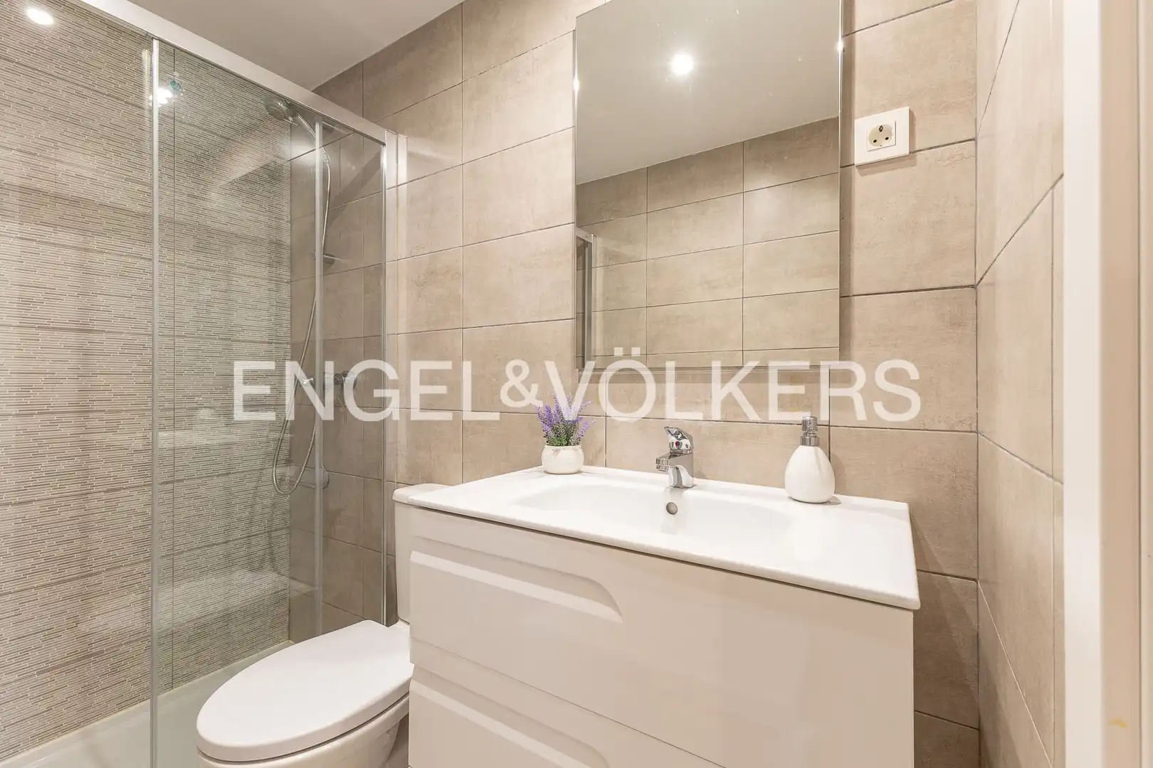 Badezimmer von Wohnung zur Miete in San Sebastián de los Reyes mit Klimaanlage, Heizung und Privatgarten