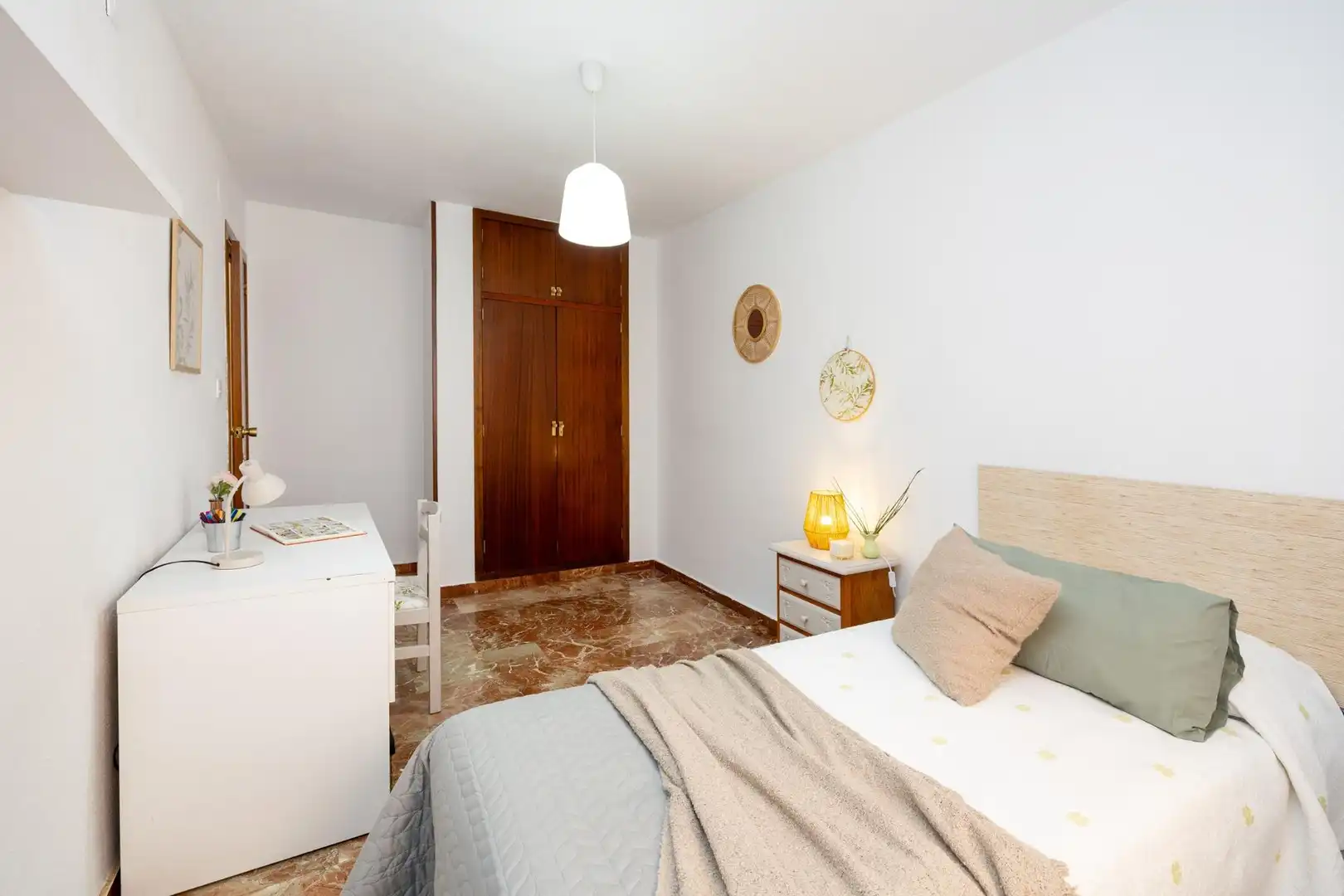 Habitación de Piso en venta en Granada con Calefacción y Balcón