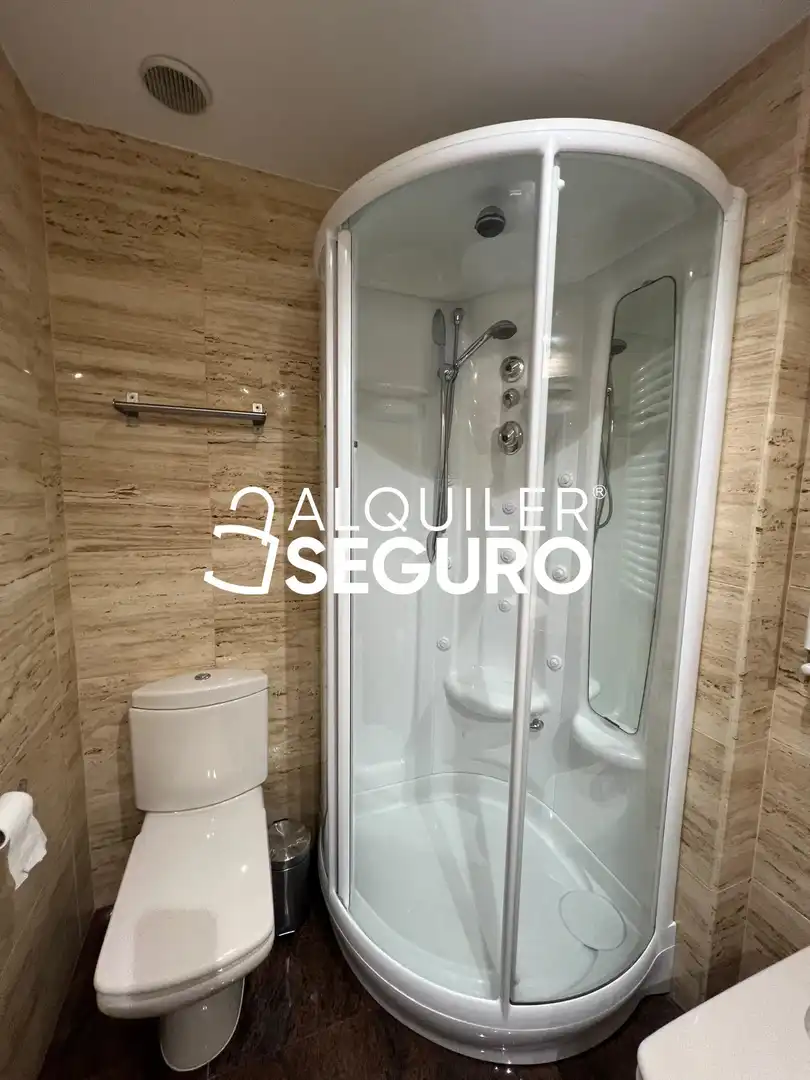 Baño de Piso de alquiler en Madrid con Aire acondicionado, Calefacción y Terraza