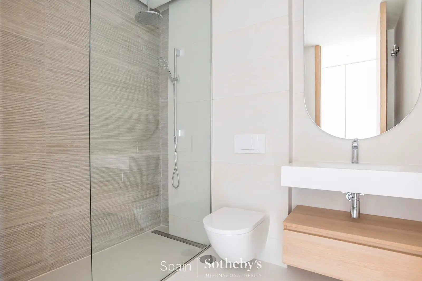 Bany de Apartament de lloguer en Pozuelo de Alarcón amb Aire condicionat, Calefacció i Jardí privat