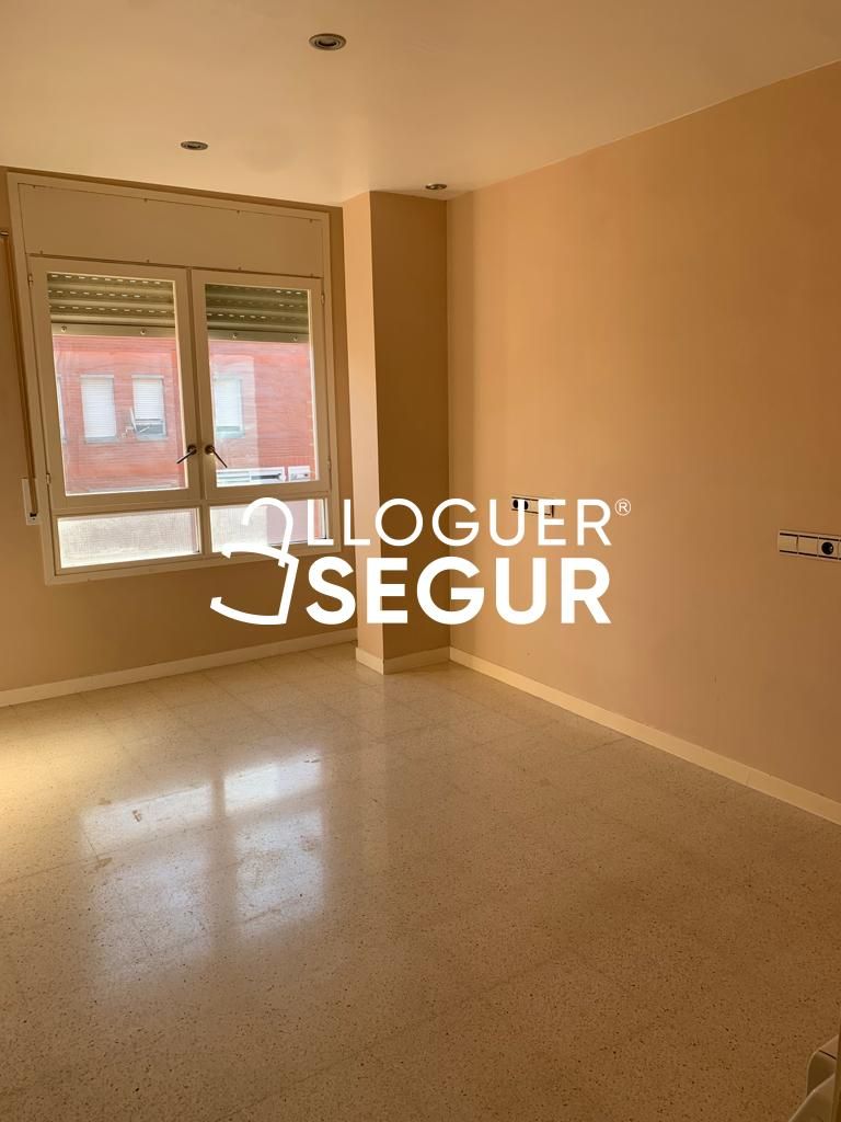 Habitación de Piso de alquiler en Sant Adrià de Besòs con Calefacción