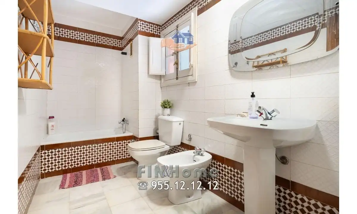 Baño de Ático de alquiler en Sevilla con Aire acondicionado, Calefacción y Jardín privado