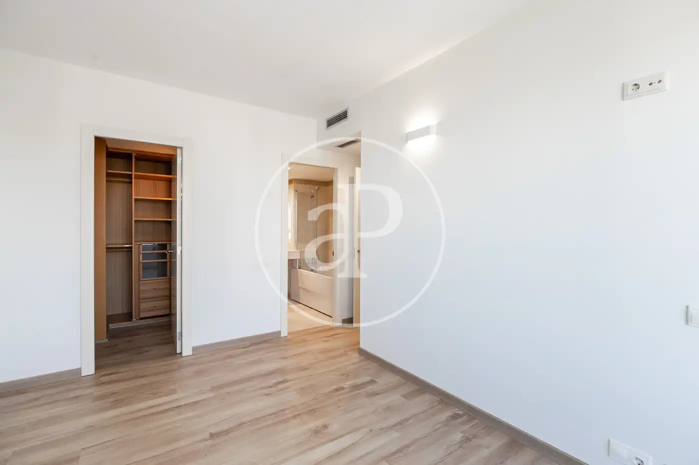 Habitación de Piso en venta en Barcelona con Aire acondicionado, Calefacción y Jardín privado