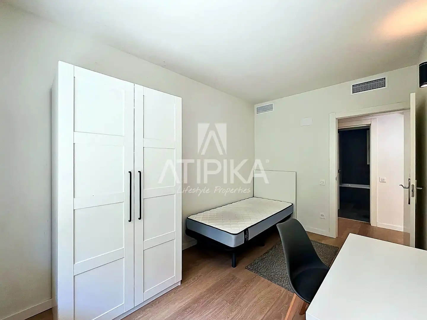 Schlafzimmer von Wohnung zum Verkauf in Barcelona mit Klimaanlage, Parkett und Terrasse