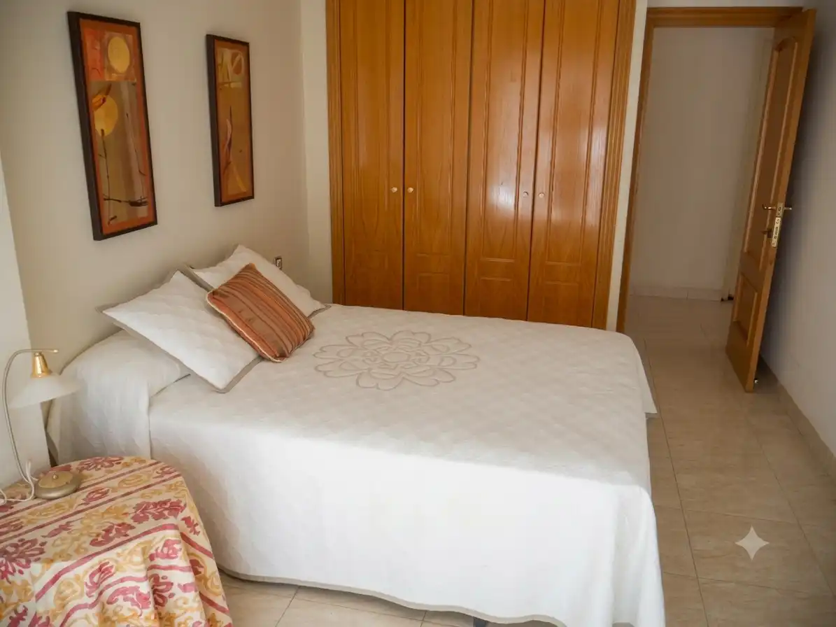 Dormitori de Casa adosada en venda en Sagunto / Sagunt amb Aire condicionat, Calefacció i Jardí privat