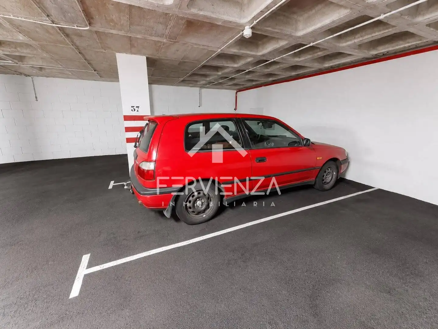 Aparcament de Pis en venda en Oviedo 