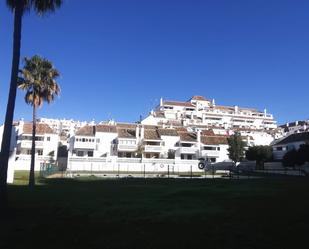 Vista exterior de Apartament en venda en Mijas amb Terrassa, Piscina i Moblat