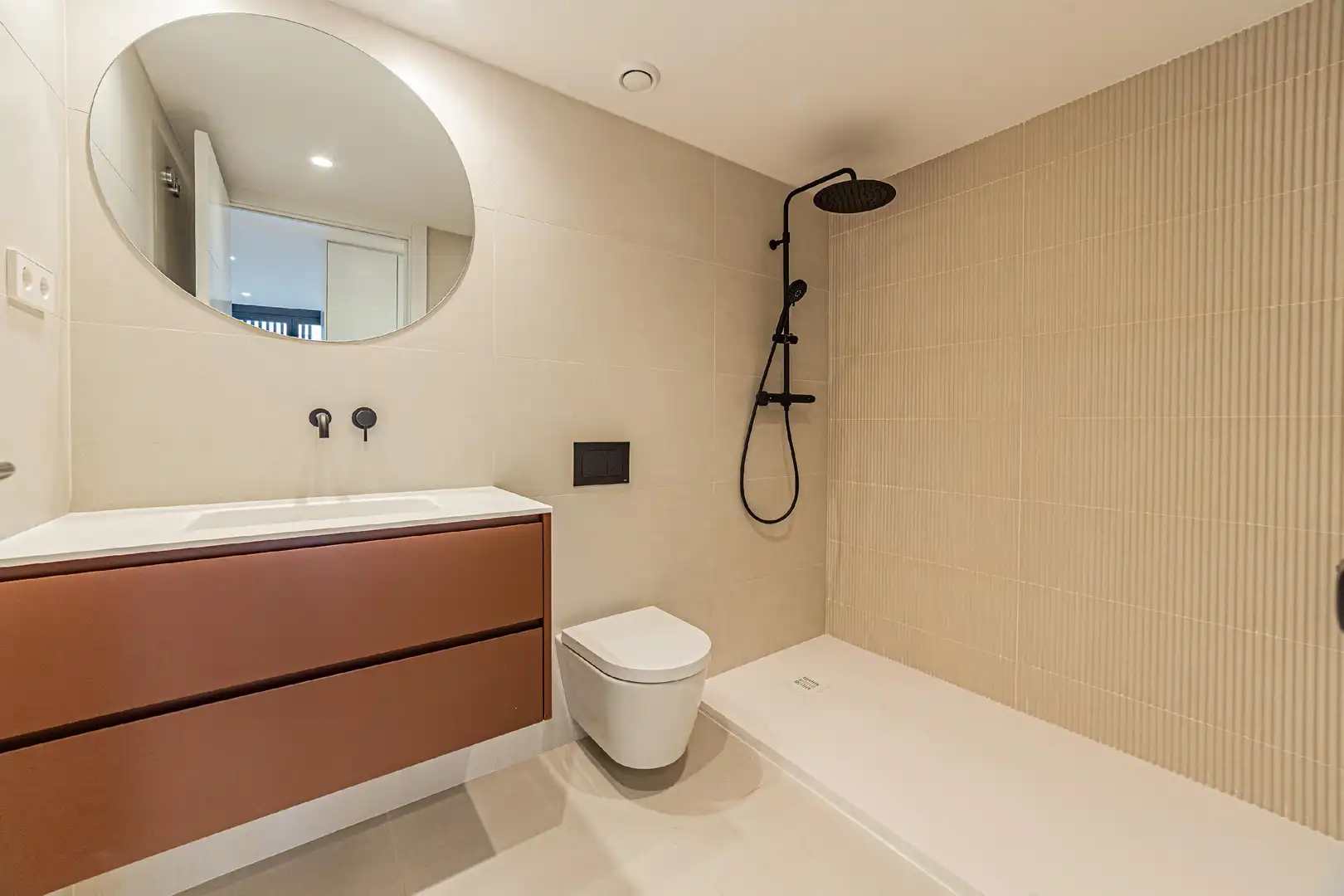 Bathroom of Duplexes for sale in Barcelona  with Air Conditioner, Heating and Private garden