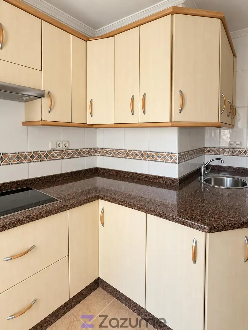 Küche von Wohnung zur Miete in Rincón de la Victoria mit Ofen, Waschmaschine und Mikrowelle