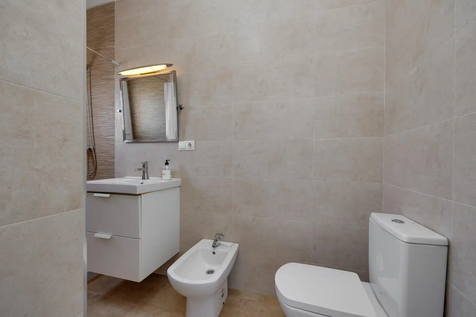 Casa aparellada amb terrassa en venda a Zona Carrefour - Urbanizaciones, imagen 13