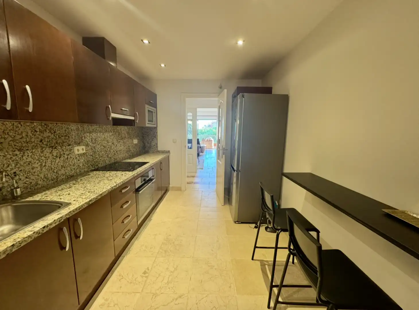 Cuina de Apartament de lloguer en Benahavís amb Aire condicionat, Calefacció i Terrassa