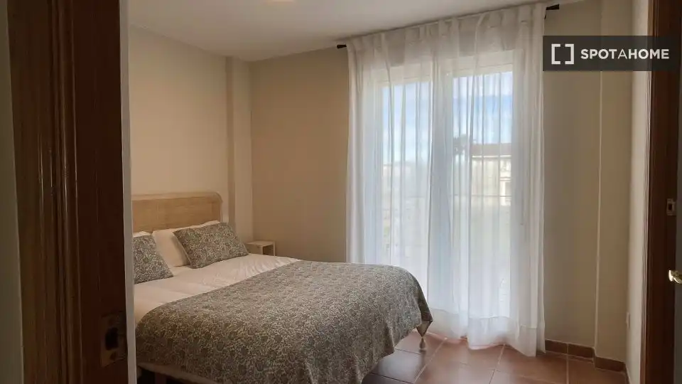 Dormitori de Apartament per a compartir en Daimús amb Aire condicionat, Terrassa i Moblat