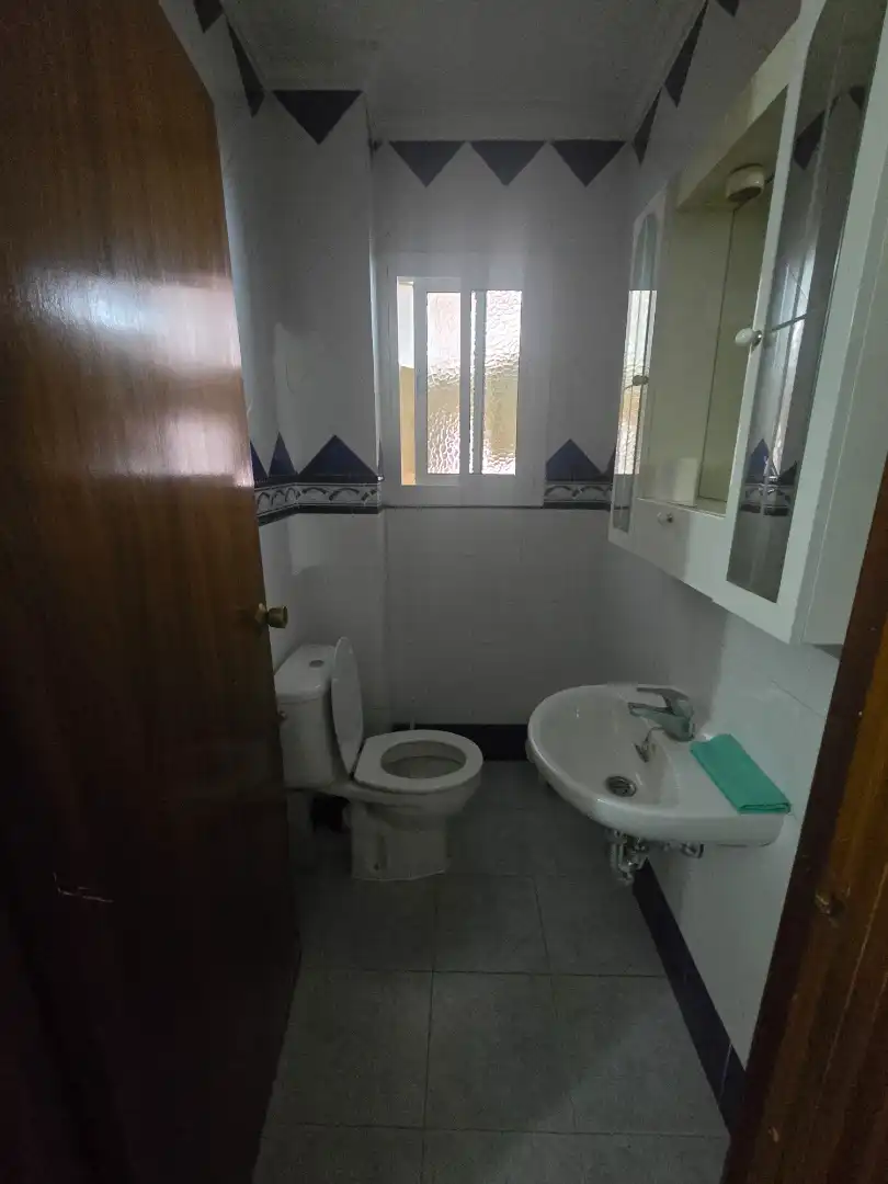 Baño de Piso en venta en Jaén con Terraza, Horno y Lavadora