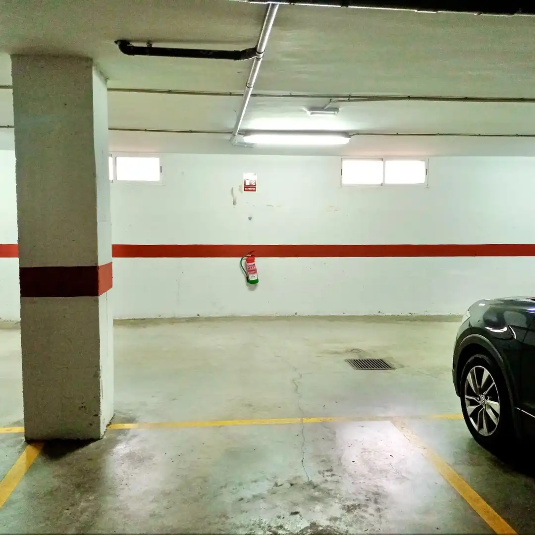 Garage zur Miete in Calle REAL, La Zubia Ciudad