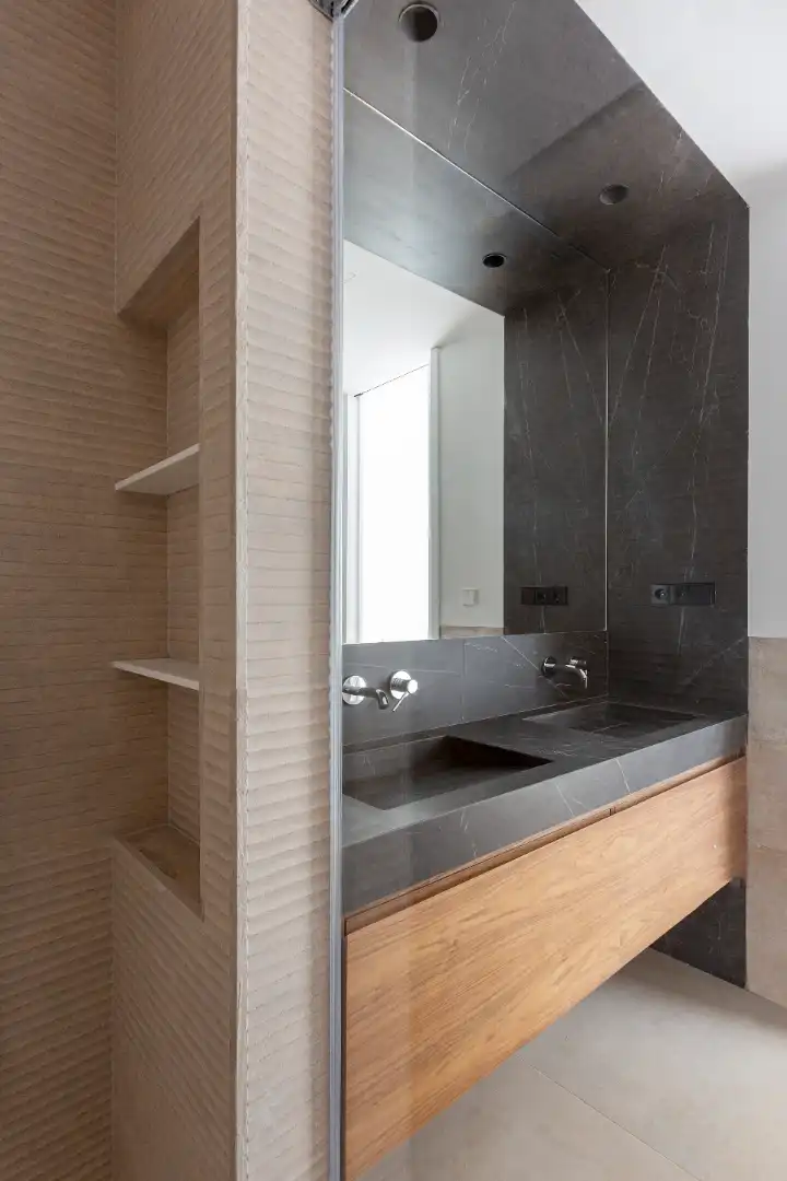 Bathroom of Attic for rent in Madrid  with Air Conditioner, Heating and Storage room