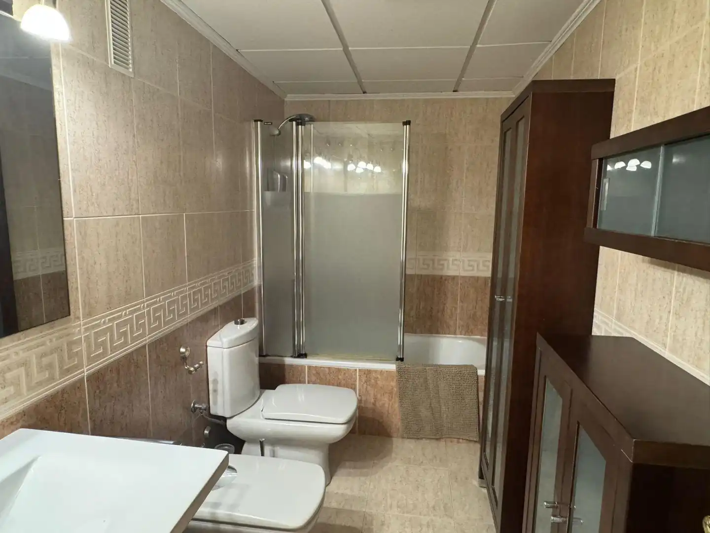 Bany de Pis en venda en Granada amb Aire condicionat, Calefacció i Moblat