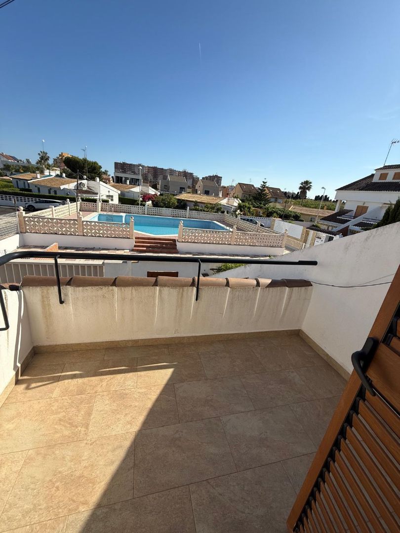 Swimming pool of Single-family semi-detached for sale in Sagunto / Sagunt