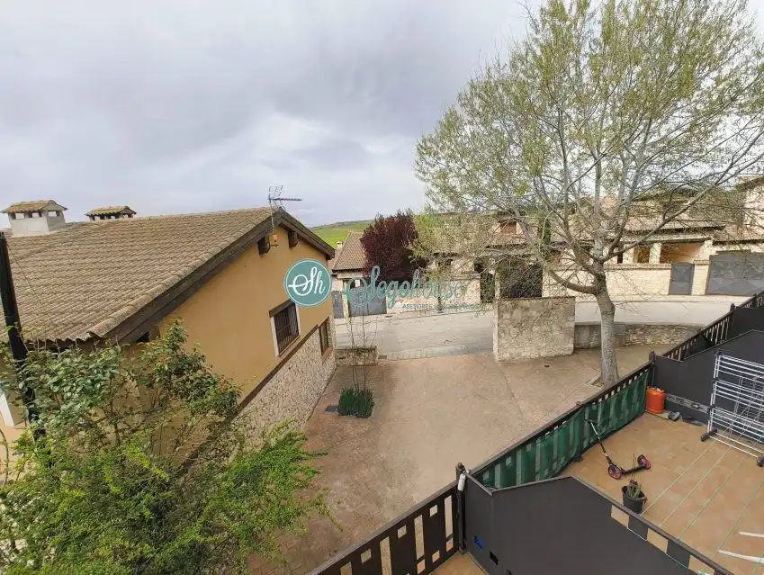 Vista exterior de Piso en venta en Grajera con Calefacción y Trastero