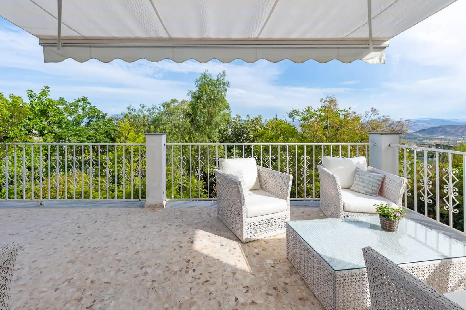 Terrassa de Casa o xalet en venda en Alhaurín El Grande amb Aire condicionat, Calefacció i Jardí privat