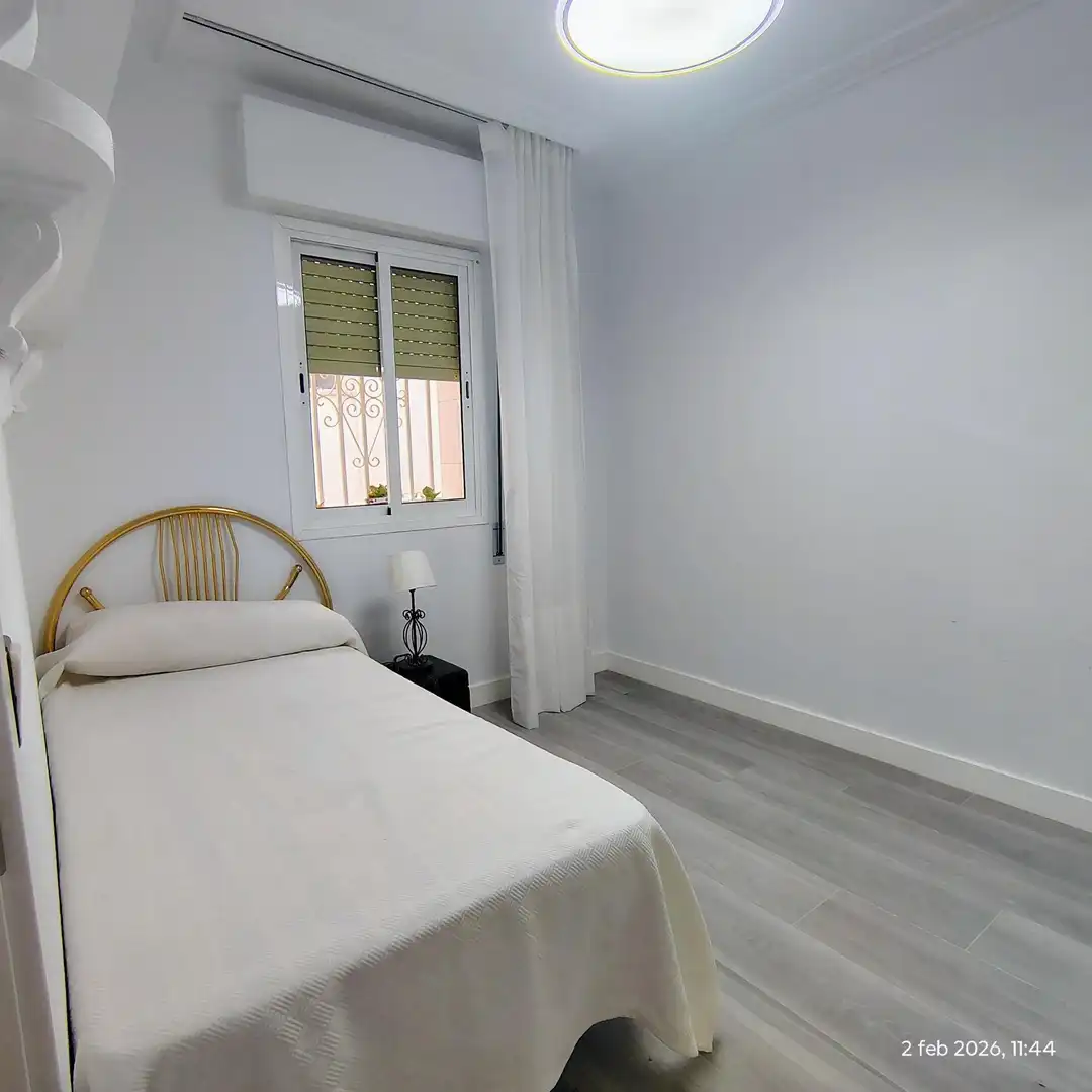 Habitación de Piso de alquiler en Sevilla con Aire acondicionado y Amueblado