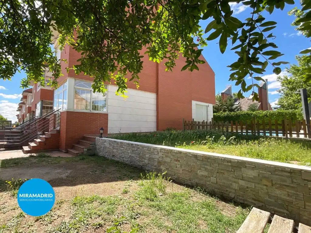Exterior view of Houses for sale in Paracuellos de Jarama  with Swimming Pool