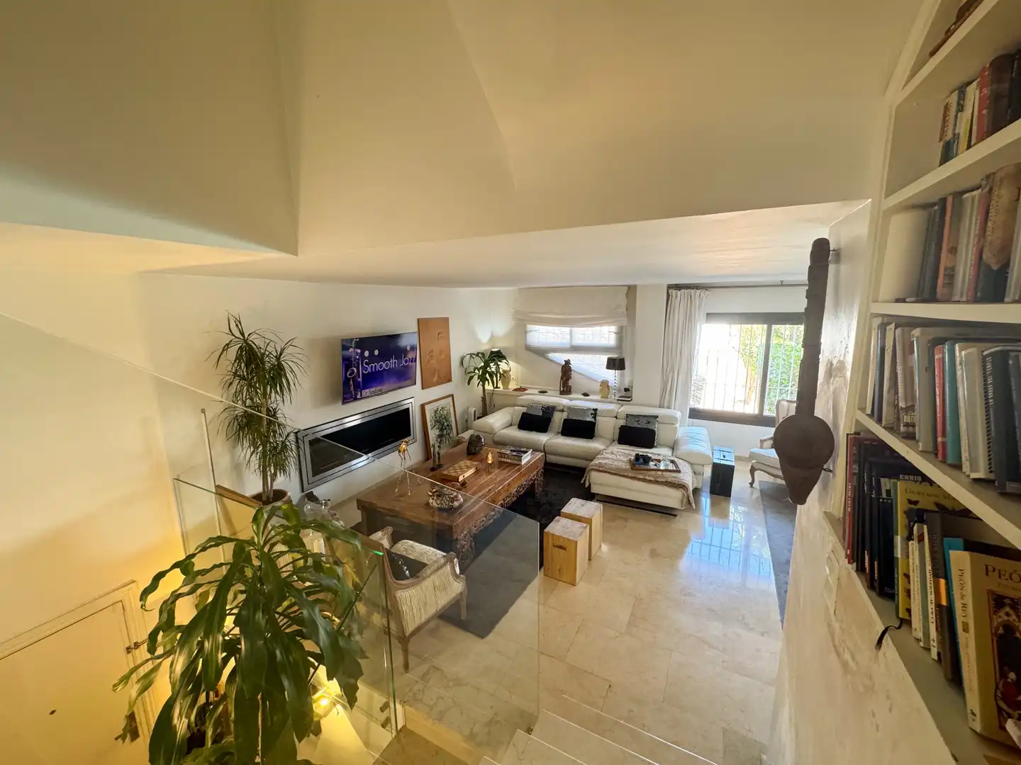 Sala de estar de Dúplex en venta en Estepona con Aire acondicionado, Terraza y Piscina