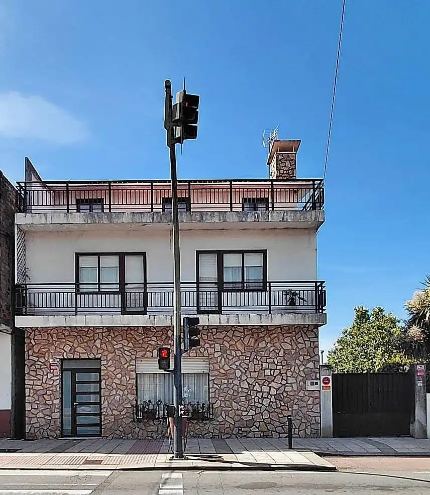 Casa amb terrassa en venda a Avenida Avenida Bouza Martín, imagen 8