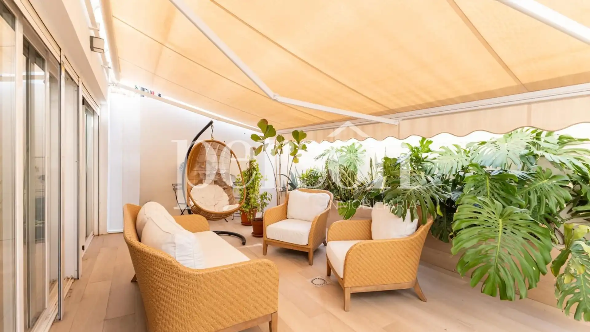 Terrace of Premises for sale in  Valencia Capital  with Air Conditioner