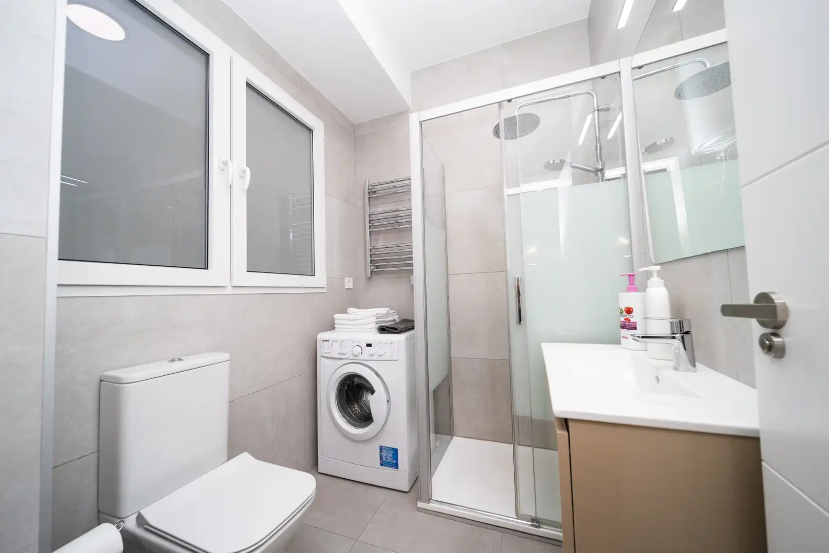 Baño de Apartamento de alquiler en Valencia con Aire acondicionado, Amueblado y Lavadora