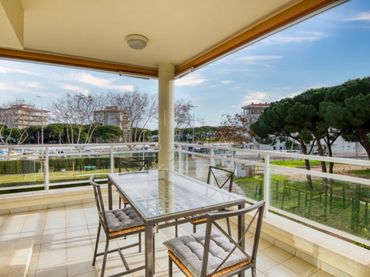 Apartament amb piscina en venda a Carretera Mar I Llum 8