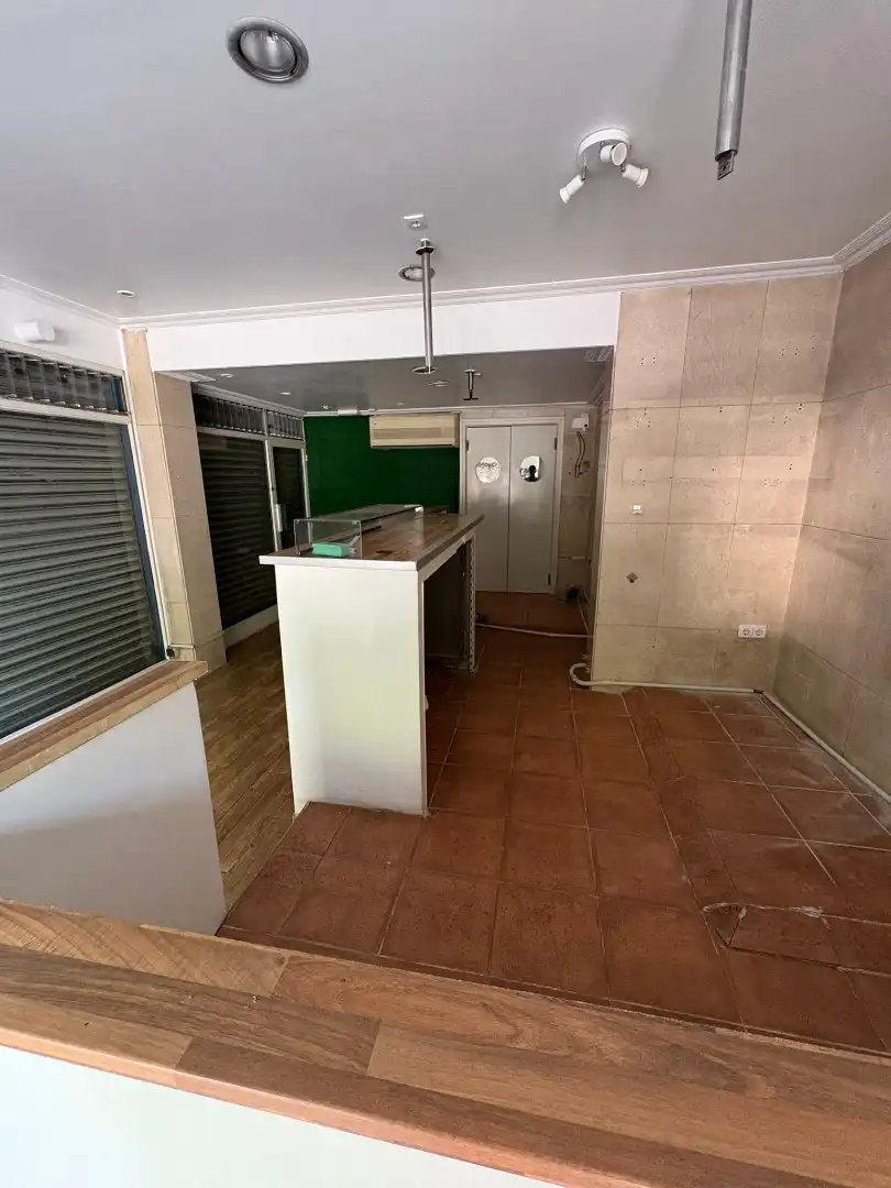 Commercial properties for rent in Girona  with Air Conditioner, Heating and Parquet flooring
