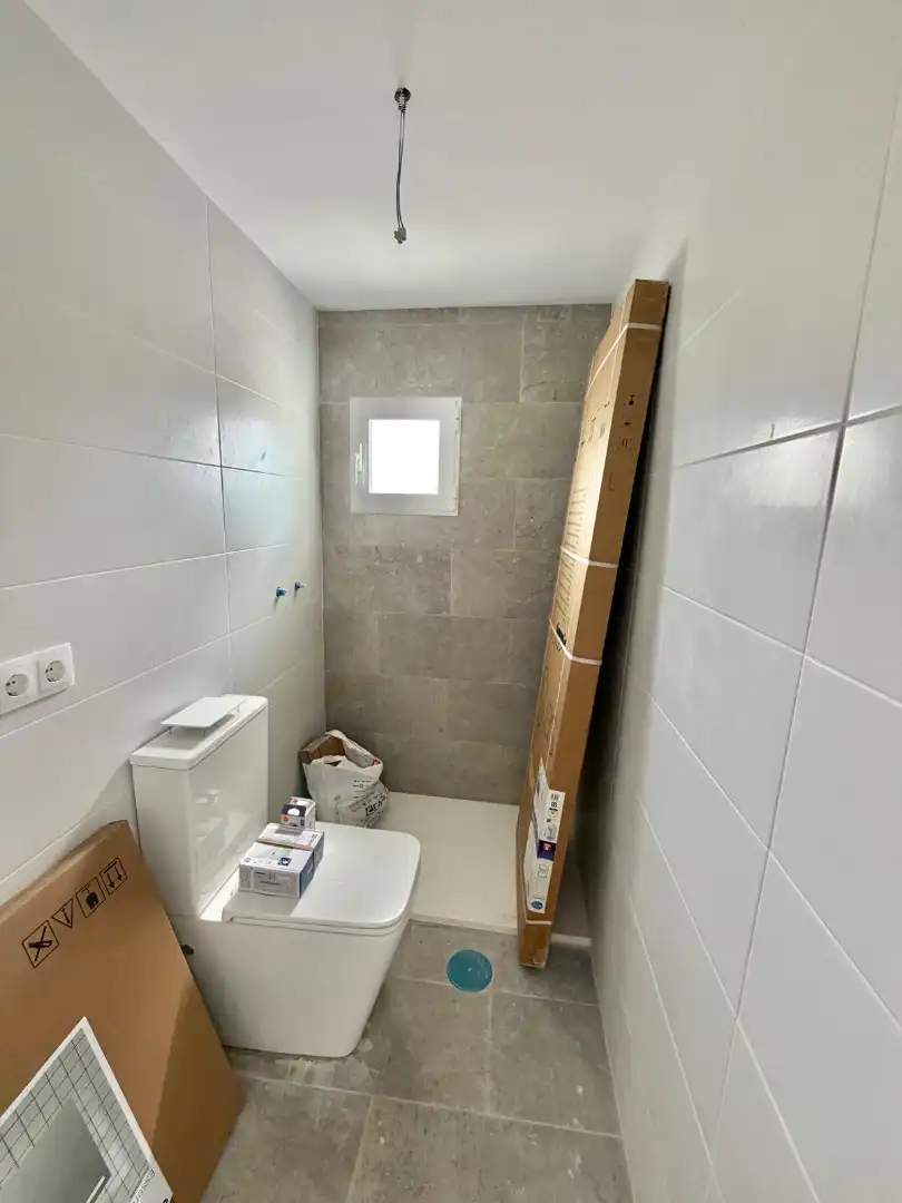 Badezimmer von Wohnung zum Verkauf in Jaén mit Balkon